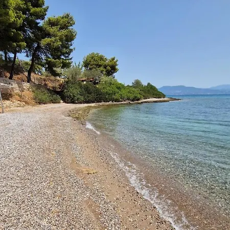 Cozy Beachside With Pool Villa Loukissia